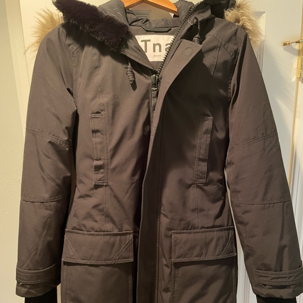 Aritzia Bancroft parka jacket with fur hood